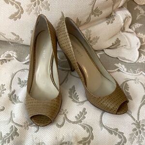 Nine West Tan Peep Toe Heels size 6.5 M